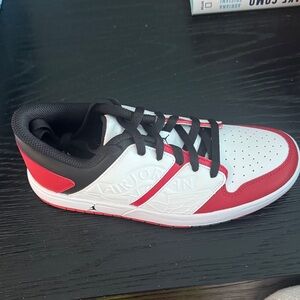 Jordan NU RETRO 1 low nwt 6.5